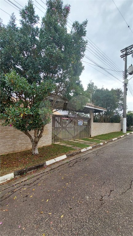 Casa à venda com 4 quartos, sendo 1 suíte, no condomínio Marf II, Bom Jesus dos Perdões - SP