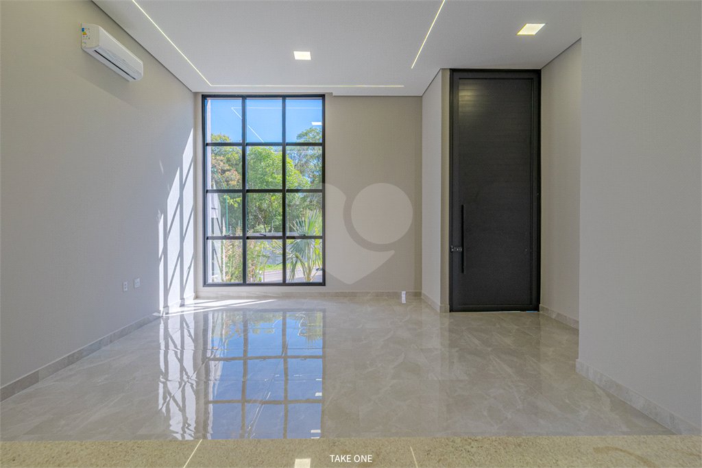 Casa à venda com 3 quartos, sendo 1 suíte, no condomínio Residencial London Park, Indaiatuba - SP