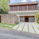 Casa à venda com 5 quartos, sendo 3 suítes, no condomínio Granja do Morumbi, São Paulo - SP