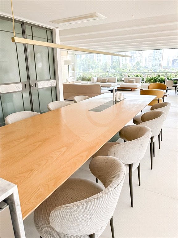 Apartamento à venda com 4 suítes em Vila Cordeiro, São Paulo, SP
