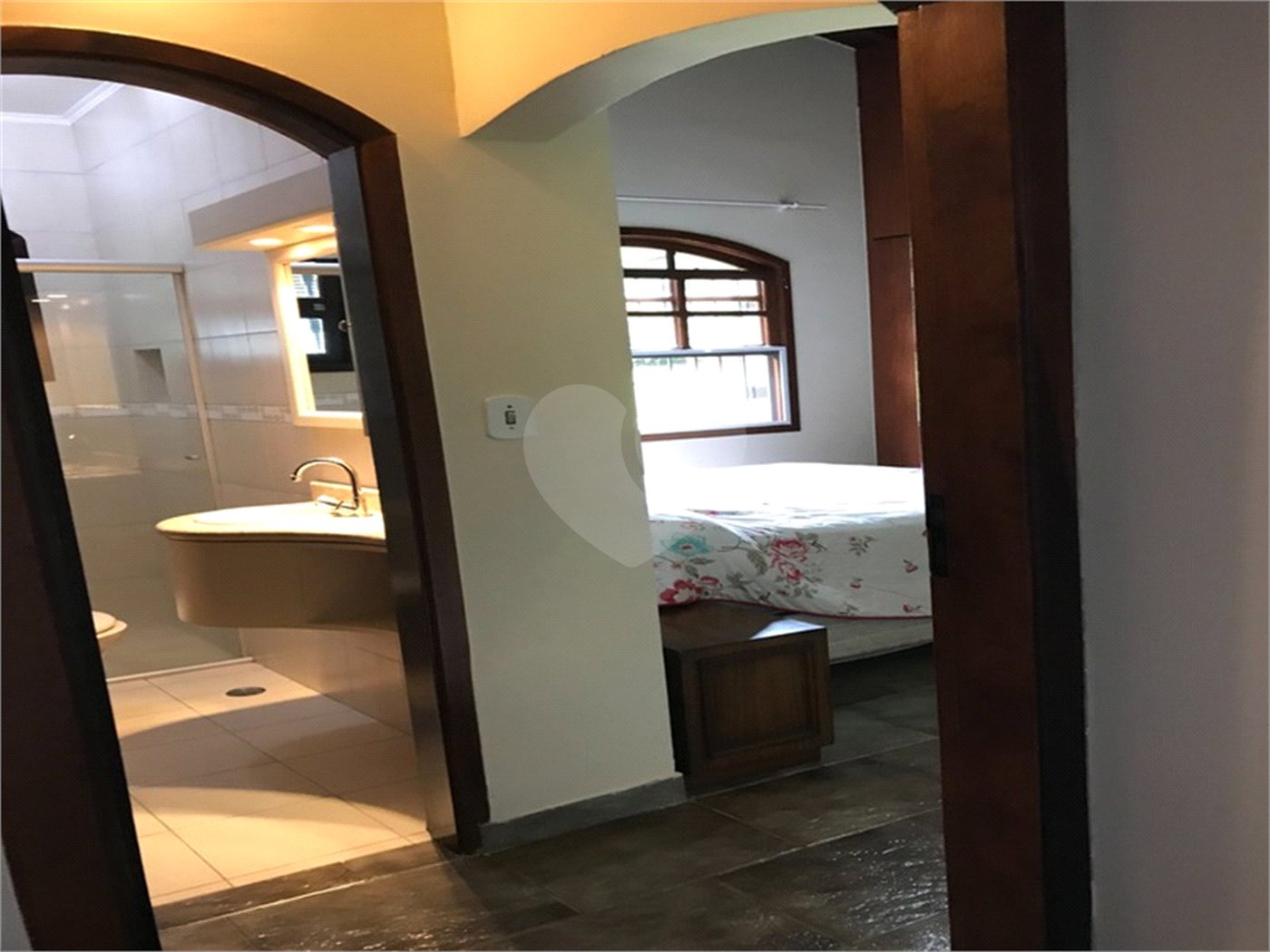 Casa à venda com 5 quartos, sendo 3 suítes, no condomínio Recanto das Flores, Indaiatuba - SP