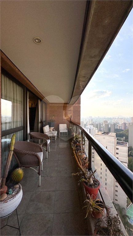 Apartamento à venda com 3 quartos, sendo 2 suítes, em Morumbi, São Paulo, SP