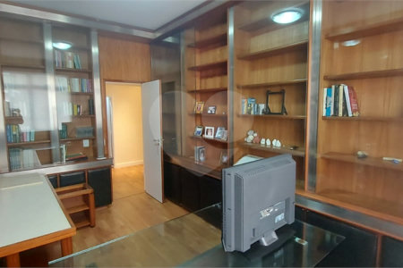 Apartamento à venda com 4 quartos, sendo 1 suíte,  em Laranjeiras, Rio de Janeiro, RJ