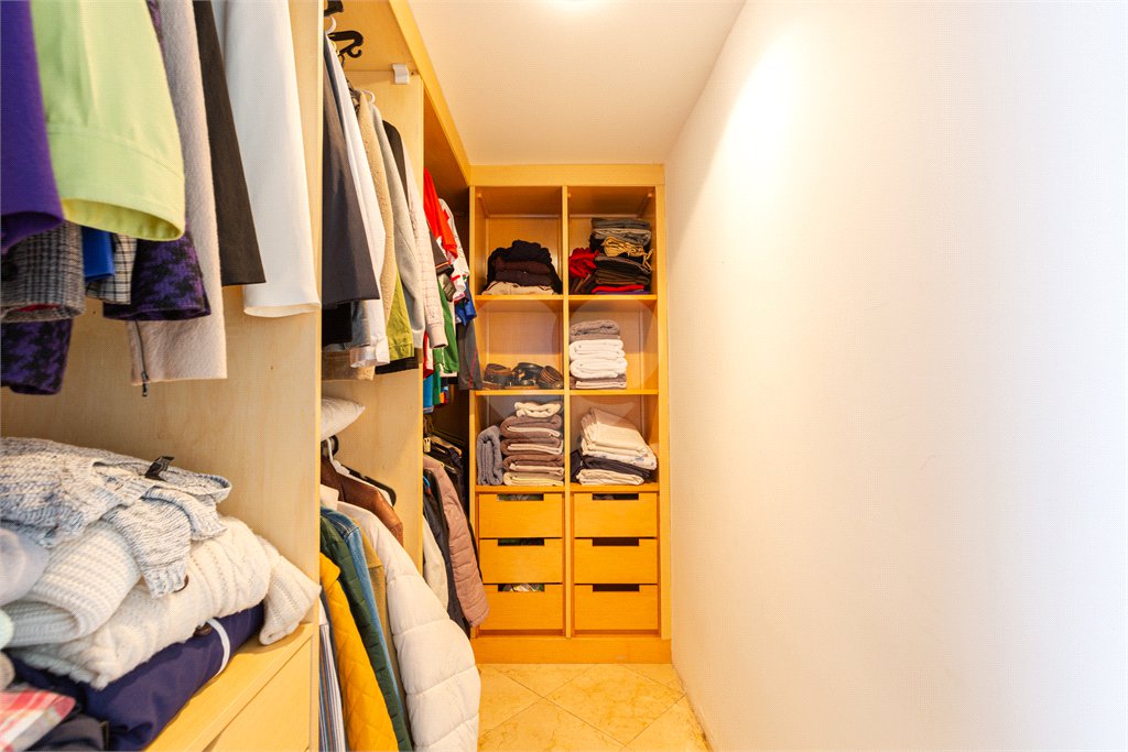 Apartamento à venda com 4 quartos, sendo 3 suítes,  em Real Parque, São Paulo, SP