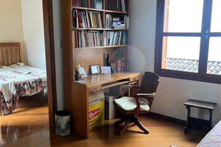 Casa à venda com 3 quartos, sendo 1 suíte, em Vila Mariana, São Paulo, SP