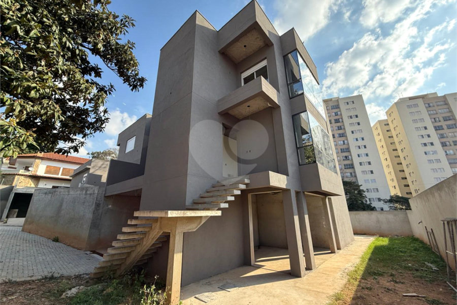 Casa à venda com 3 suítes no condomínio Residencial Floresta, São Paulo - SP
