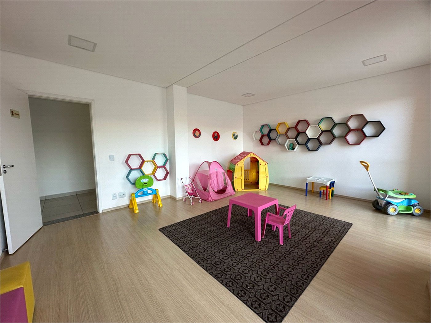 Apartamento à venda com 3 quartos, sendo 1 suíte, em Vila Macia, Itapetininga, SP