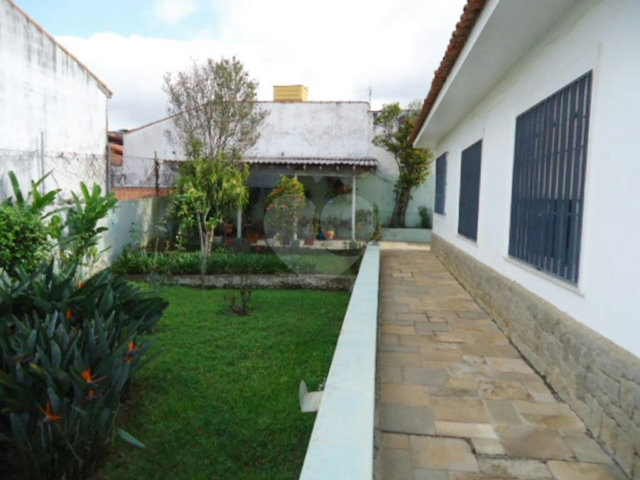 Casa Térrea à venda com 4 quartos, sendo 1 suíte,  em Jardim Peri, São Paulo, SP