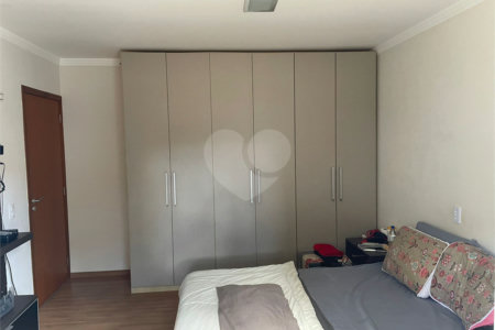 Casa à venda com 3 quartos, sendo 1 suíte, no condomínio Shambala I, Atibaia - SP