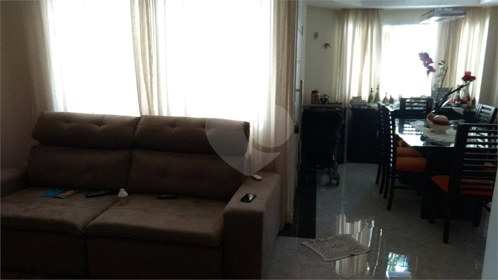 Casa à venda com 3 quartos, sendo 1 suíte, no condomínio Residencial Água Fria, São Paulo - SP