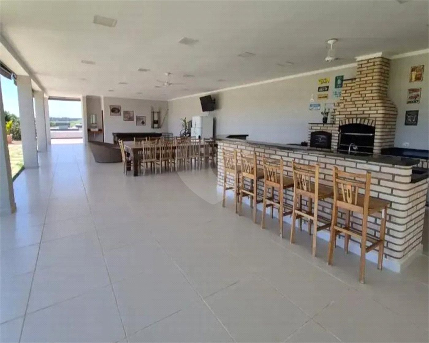 Casa à venda com 3 suítes no condomínio Chácaras Arumã, Sarapuí - SP