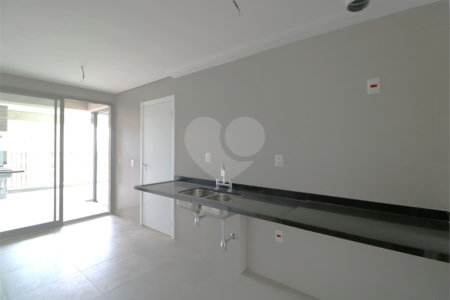 Apartamento à venda com 3 suítes em Moema, São Paulo, SP