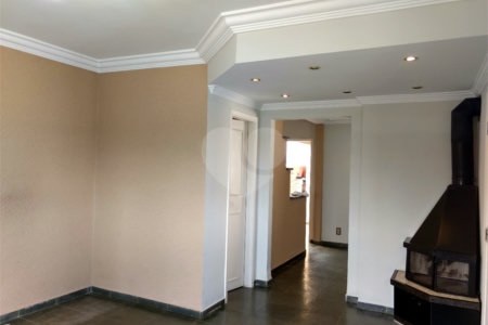 Casa à venda com 3 quartos, sendo 1 suíte, no condomínio Villaggio Dei Fiori, Louveira - SP