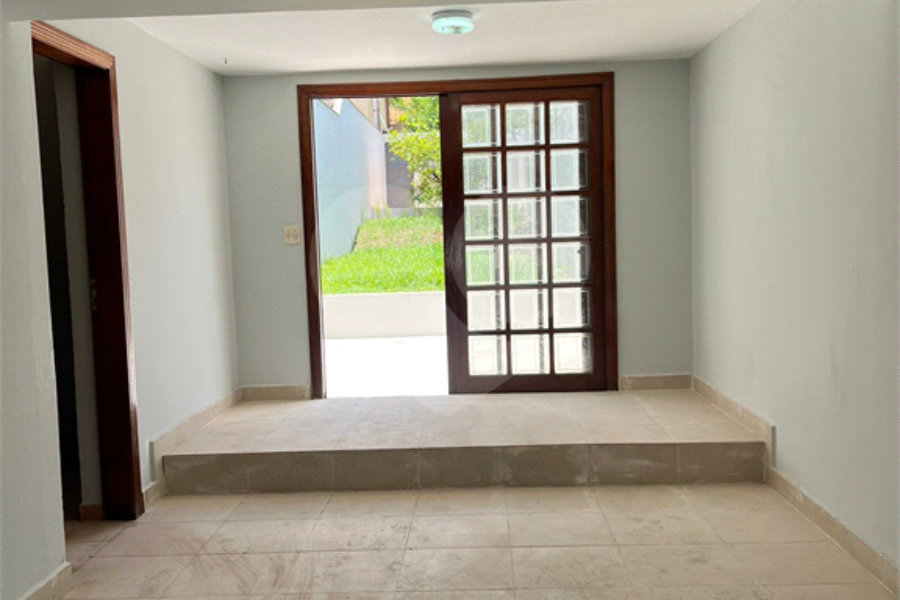 Sobrado à venda com 3 quartos, sendo 1 suíte, em Tremembé, São Paulo, SP