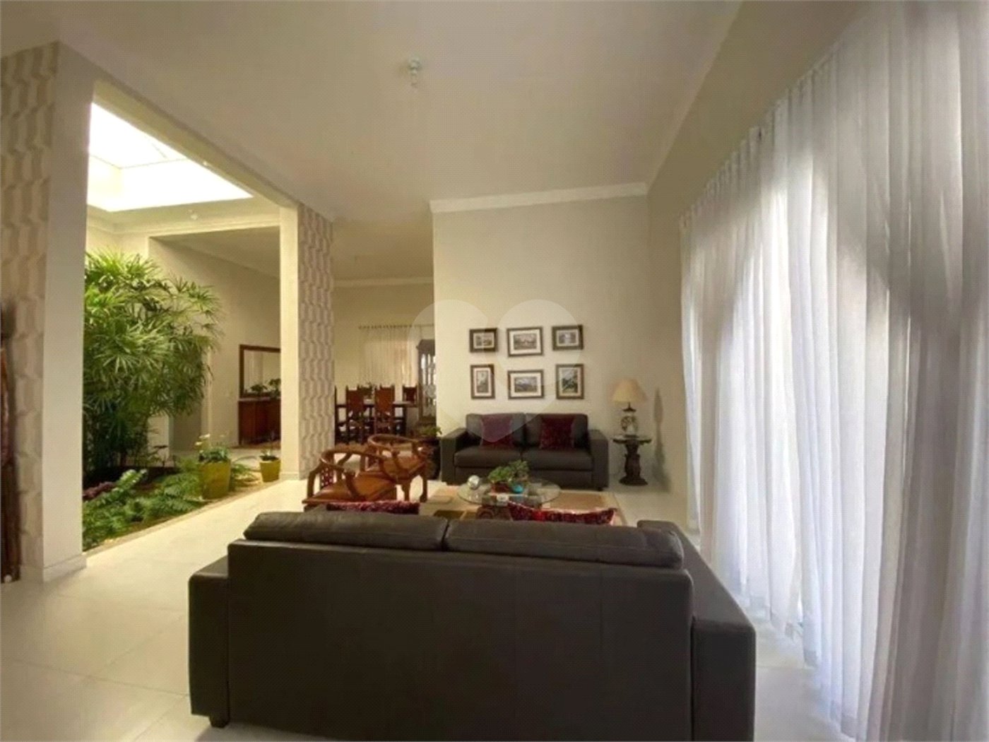 Casa à venda com 4 suítes no condomínio Ipê Velho, Vinhedo - SP