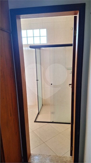Sobrado para alugar com 4 quartos, sendo 3 suítes, em Vila Nivi, São Paulo, SP