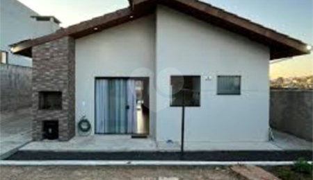 Casa à venda com 2 quartos em Parque das Hortências, Araraquara, SP
