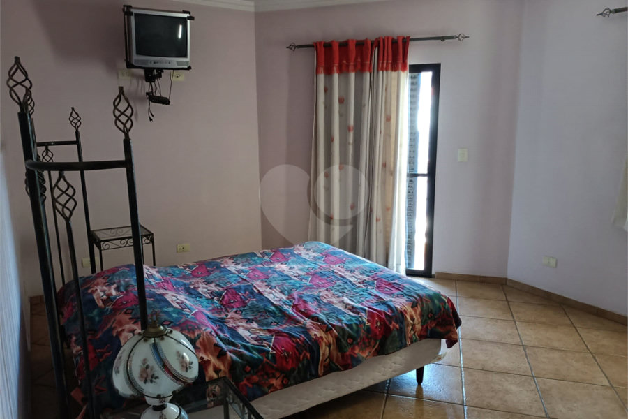 Sobrado à venda com 3 quartos, sendo 1 suíte, em Vila Paiva, São Paulo, SP