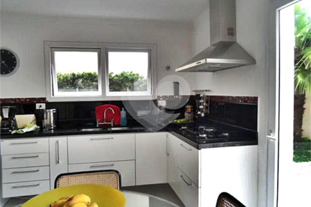 Casa à venda com 4 suítes no condomínio Chácara das Rosas, São Paulo - SP