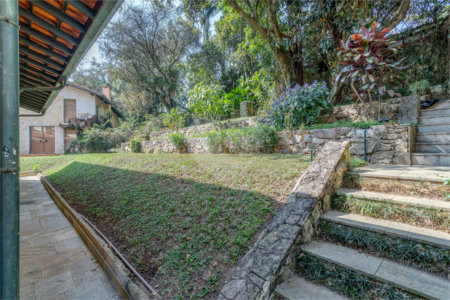 Casa à venda com 6 quartos, sendo 2 suítes, no condomínio Chácara Flora, São Paulo - SP