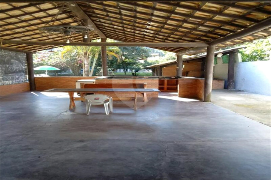 Casa à venda com 6 quartos, sendo 3 suítes, no condomínio Residencial Jardins de Mairiporã I, Mairiporã - SP