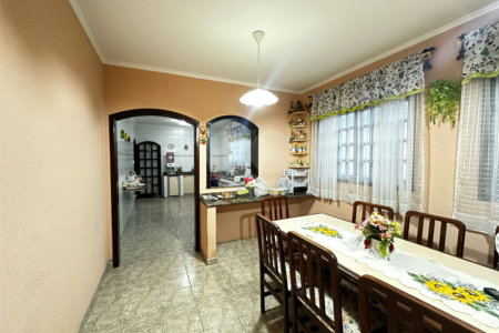 Sobrado à venda com 4 quartos, sendo 2 suítes, em Vila Júlia, Poá, SP