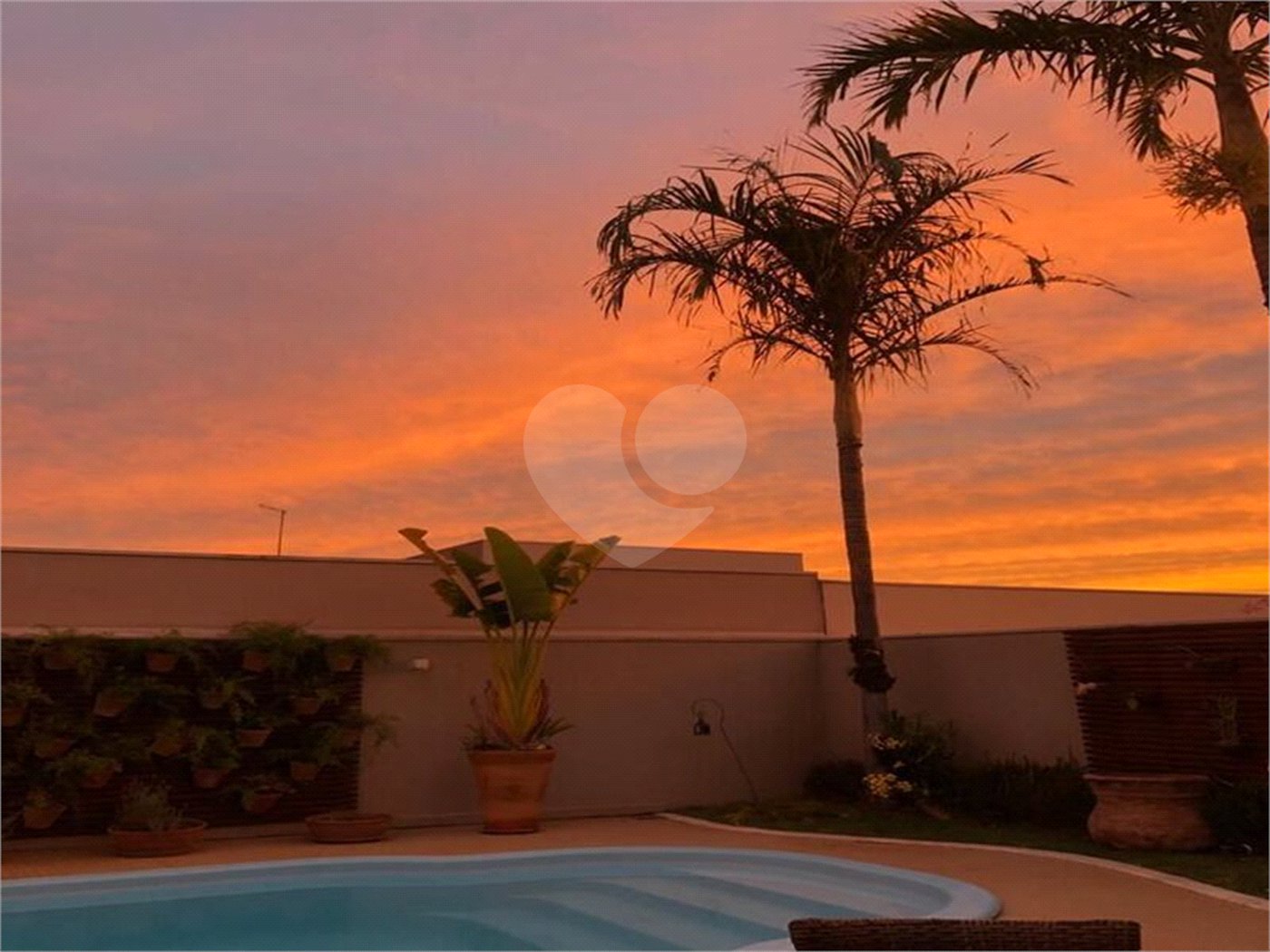 Casa à venda com 4 quartos, sendo 3 suítes, no condomínio Residencial Terra Nobre, Indaiatuba - SP