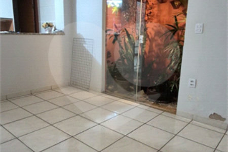 Casa à venda com 3 quartos em Jardim do Carmo, Araraquara, SP
