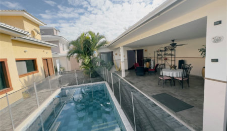 Casa em condomínio à venda com 4 quartos, sendo 2 suítes,  em Caravelas, Armação dos Búzios, RJ