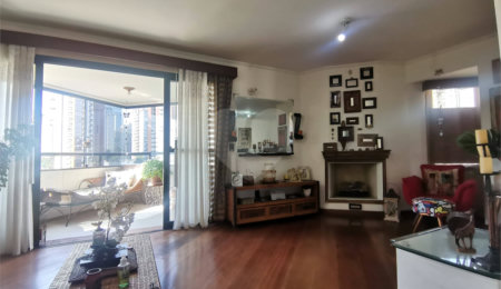 Apartamento à venda com 3 quartos, sendo 1 suíte,  em Vila Andrade, São Paulo, SP