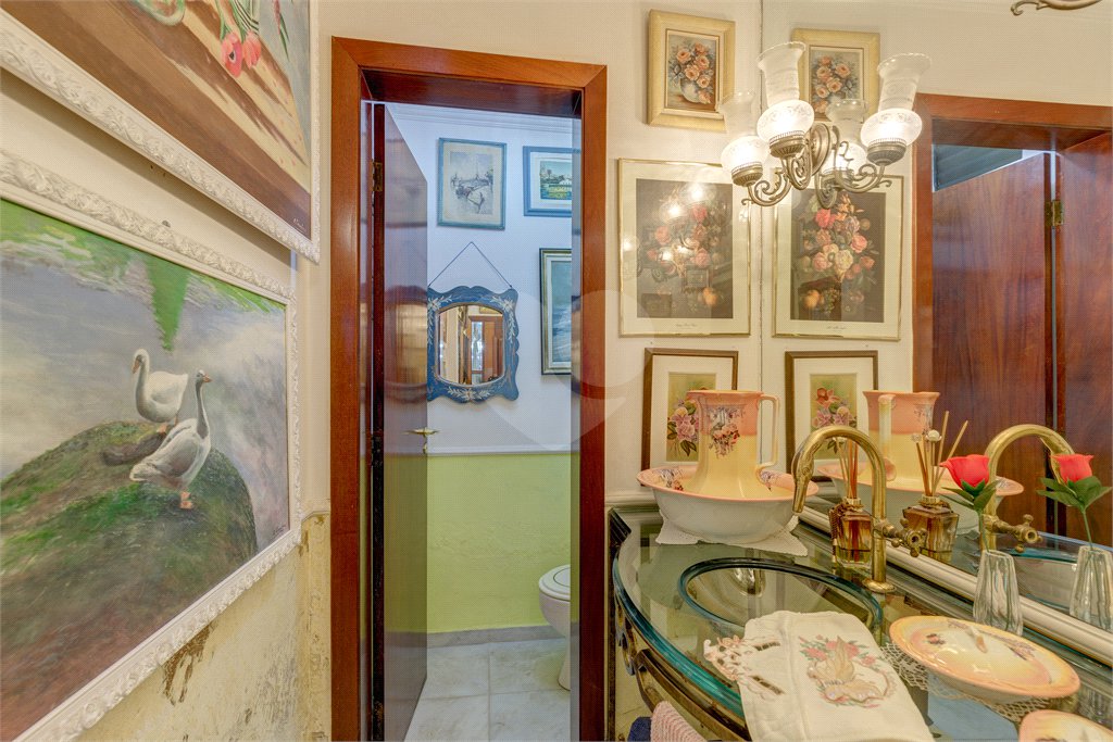 Casa Térrea à venda com 4 quartos, sendo 3 suítes, em Interlagos, São Paulo, SP