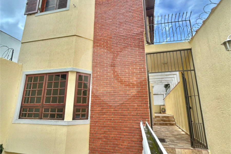Sobrado à venda com 3 quartos, sendo 1 suíte, em Parada Inglesa, São Paulo, SP