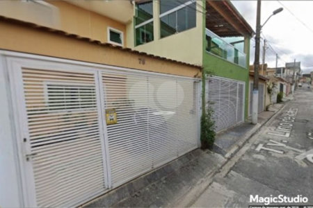 Sobrado com 101m², 2 dormitórios, sendo 2 suítes, 2 vagas, à venda na Vila Ema.