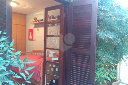 Casa Térrea à venda com 4 quartos, sendo 1 suíte, em Vila Guaca, São Paulo, SP