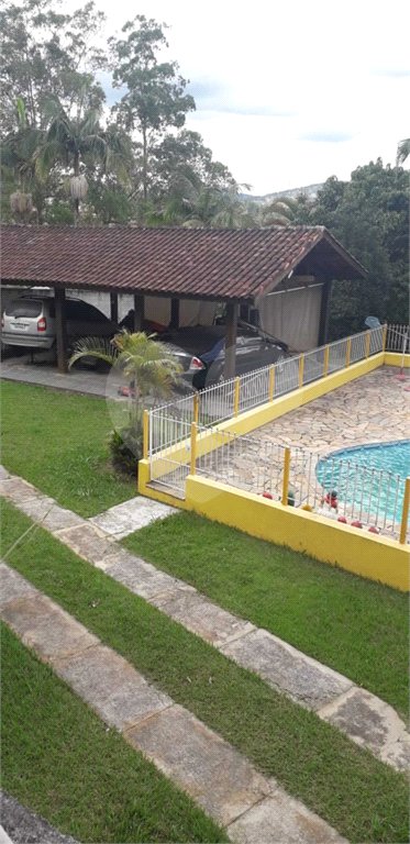 Casa à venda com 4 quartos, sendo 2 suítes, no condomínio Gleba II, Mairiporã - SP