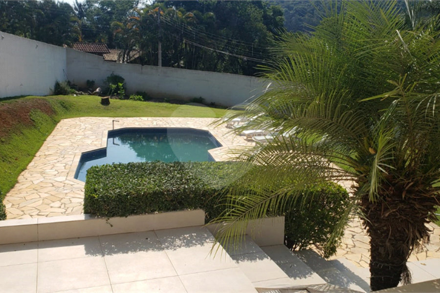 Casa à venda com 4 suítes em Pirucaia, Mairiporã, SP