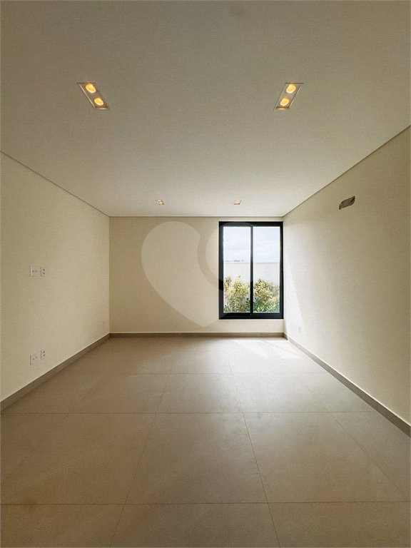 Casa à venda com 4 suítes no condomínio Villa dos Pinheiros, Indaiatuba - SP