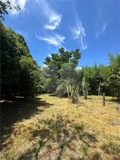 Excelente oportunidade no condomínio Vale das Laranjeiras, em Indaiatuba/SP. - R$ 1.850.000,00 - Terreno de 3.000 m²), com frente de 50 metros, proporcionando diversas possibilidades de projeto. O lote possui ótima localização dentro do condomínio, rodeado de natureza e com fácil acesso
