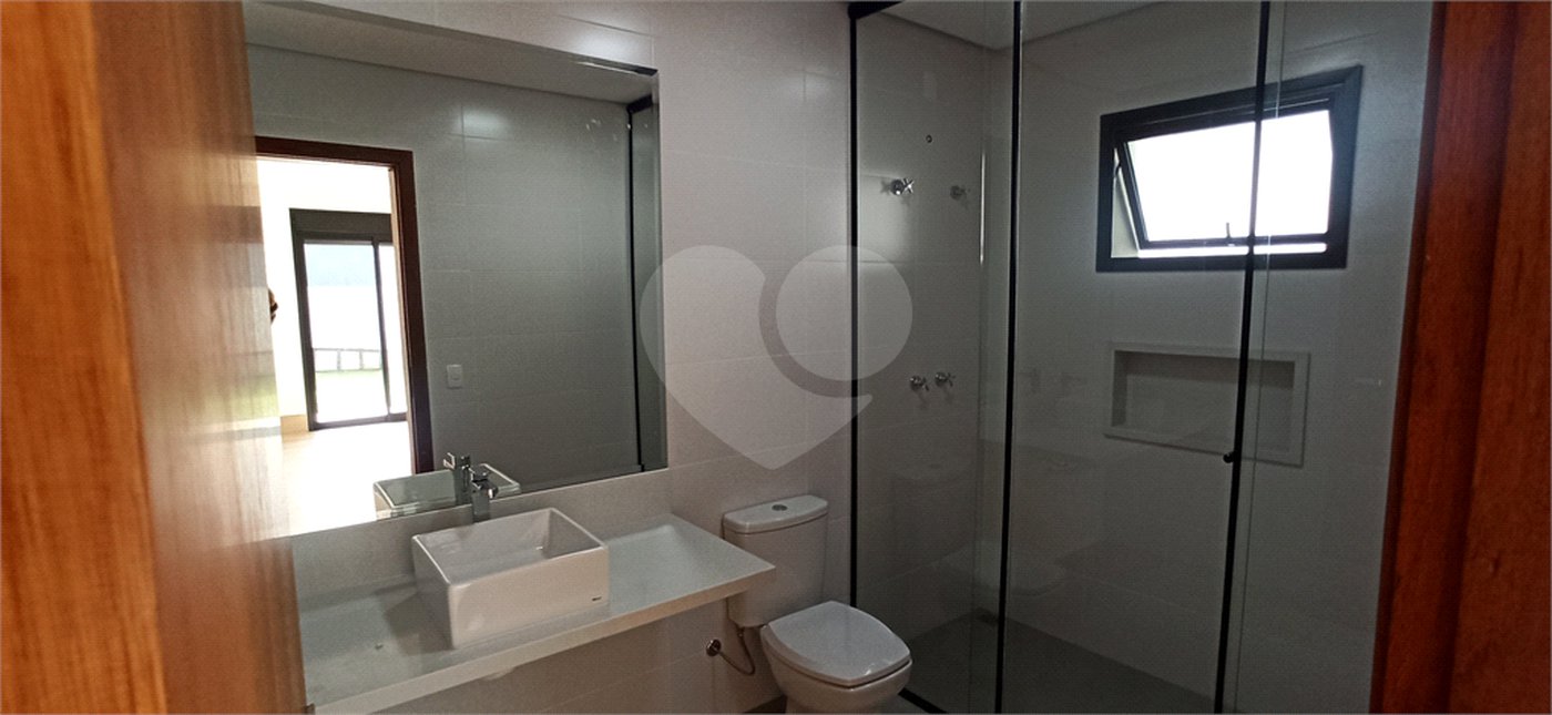 Casa à venda com 4 quartos, sendo 3 suítes, no condomínio Estância Marambaia, Vinhedo - SP