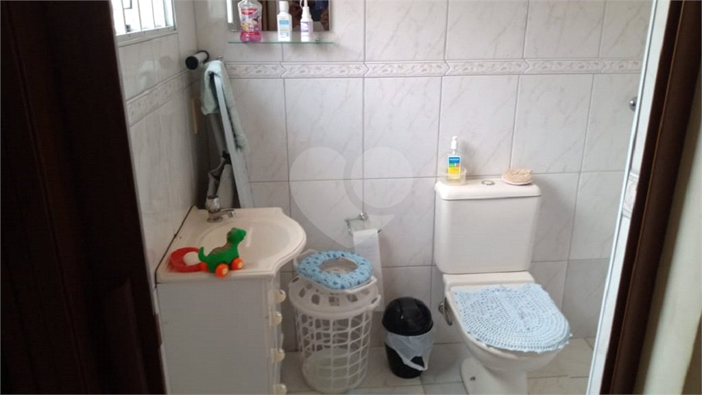 Casa à venda com 4 quartos, sendo 2 suítes,  em Jardim Terezópolis, Guarulhos, SP