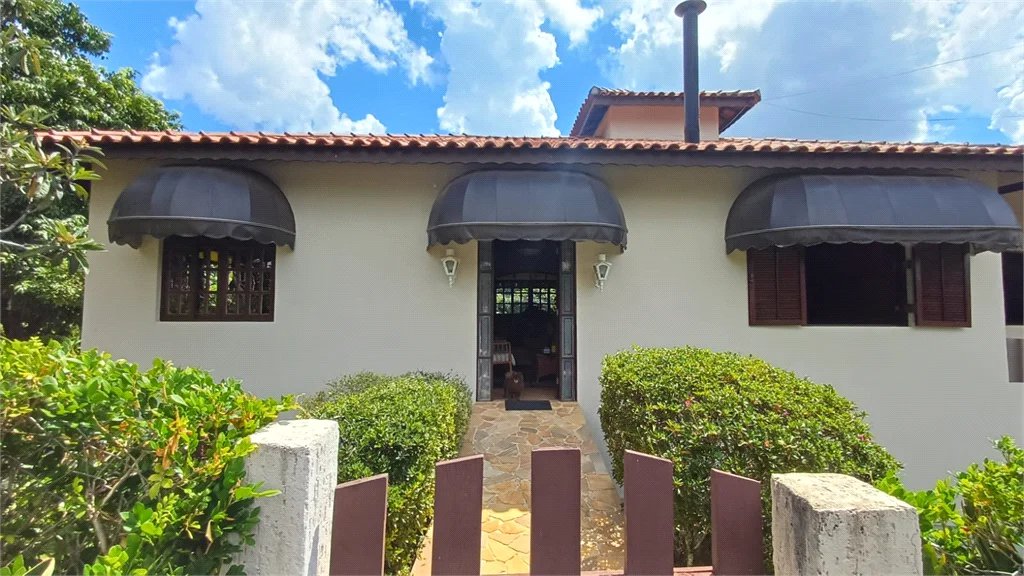 Casa à venda com 4 quartos, sendo 1 suíte,  no condomínio Jardim do Ribeirão I, Itupeva - SP