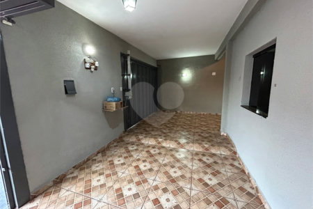 Casa à venda com 4 quartos, sendo 1 suíte, no Centro, Cravinhos, SP