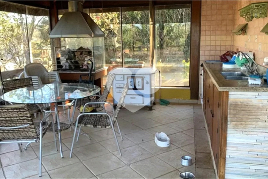 Casa à venda com 4 suítes no condomínio Suíça da Cantareira, Mairiporã - SP