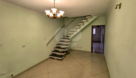Sobrado à venda com 3 quartos em Vila Paulo Silas, São Paulo, SP