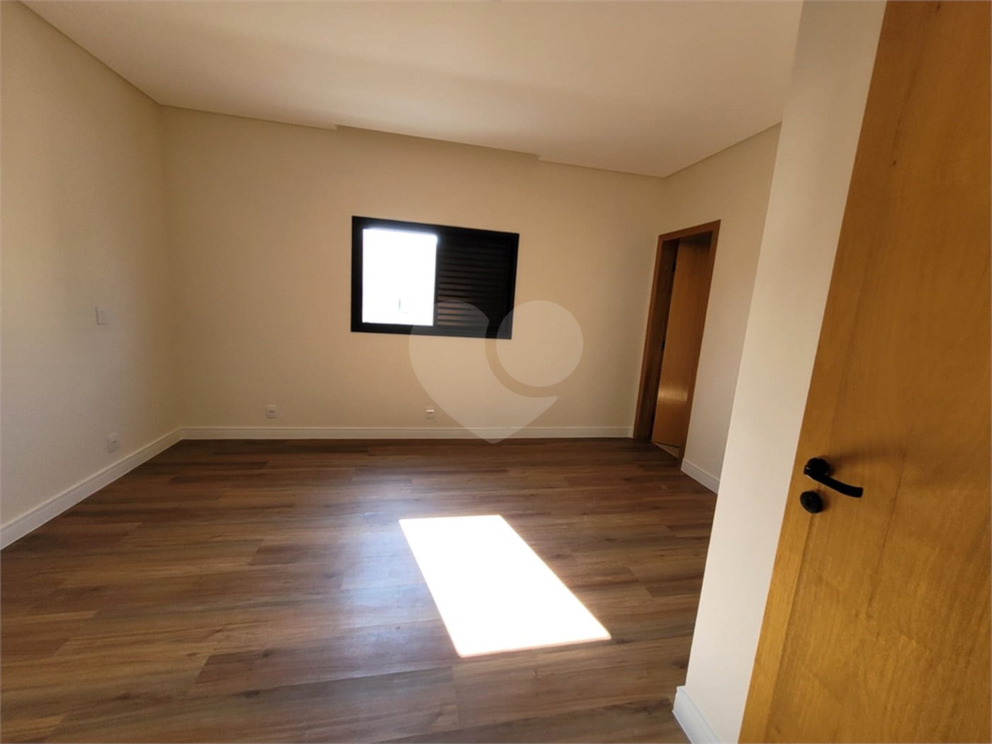 Casa à venda com 3 suítes no condomínio Floradas Paratey, São José dos Campos - SP