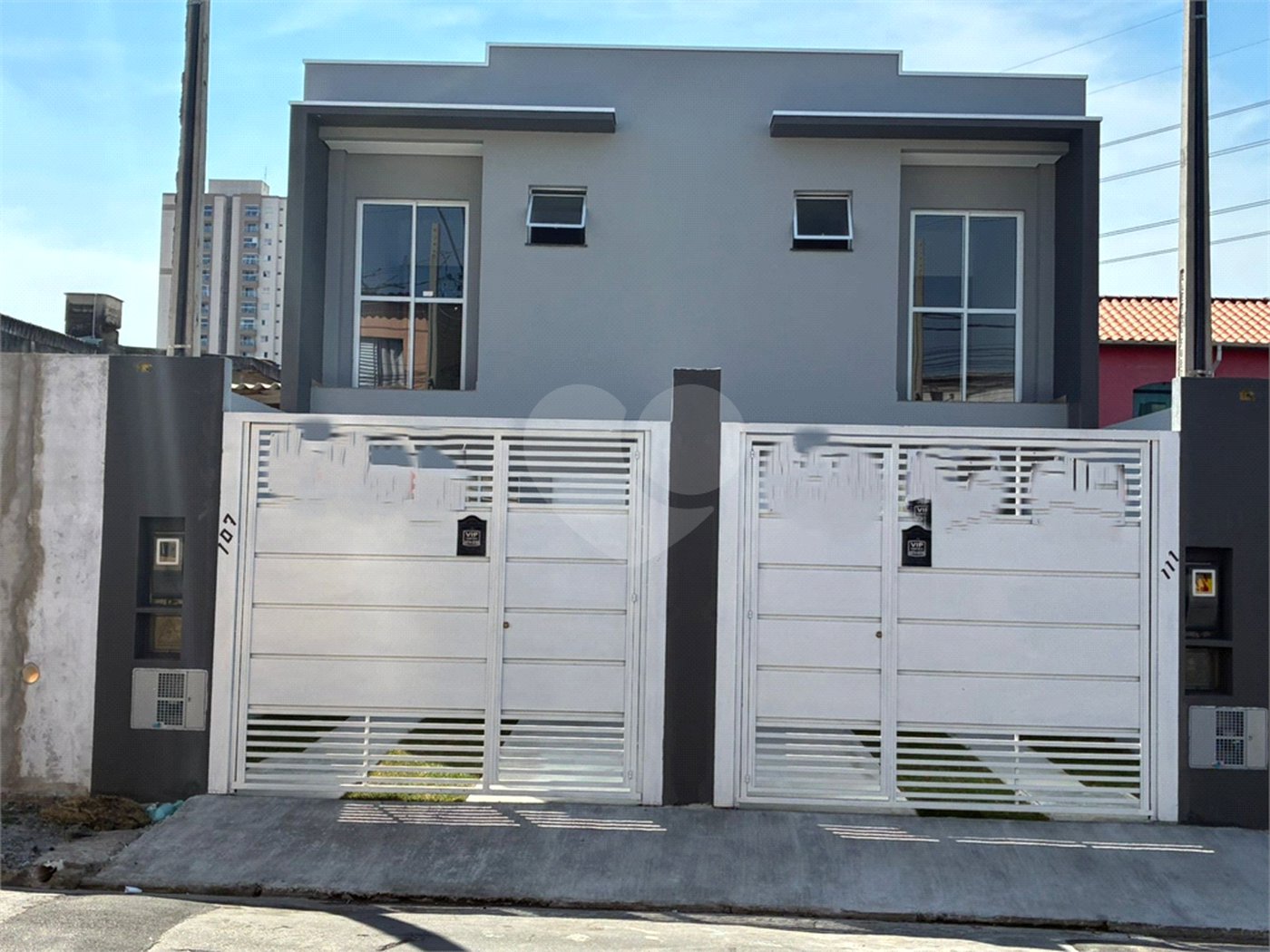 Sobrado à venda com 3 quartos, sendo 1 suíte,  em Calmon Viana, Poá, SP