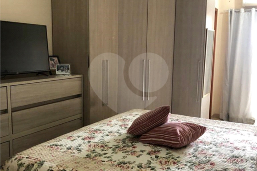 Sobrado à venda com 3 quartos, sendo 1 suíte, em Vila Mangalot, São Paulo, SP