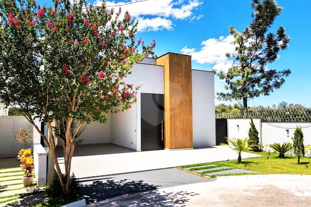 Casa à venda com 3 suítes no condomínio Belvedere I, Votorantim - SP