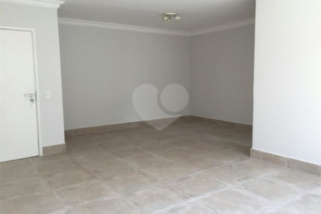 Apartamento à venda com 3 quartos, sendo 1 suíte, em Itaim Bibi, São Paulo, SP