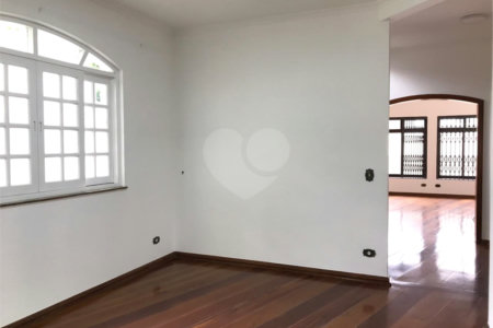 Sobrado à venda com 4 quartos, sendo 3 suítes, em Alto da Boa Vista, São Paulo, SP